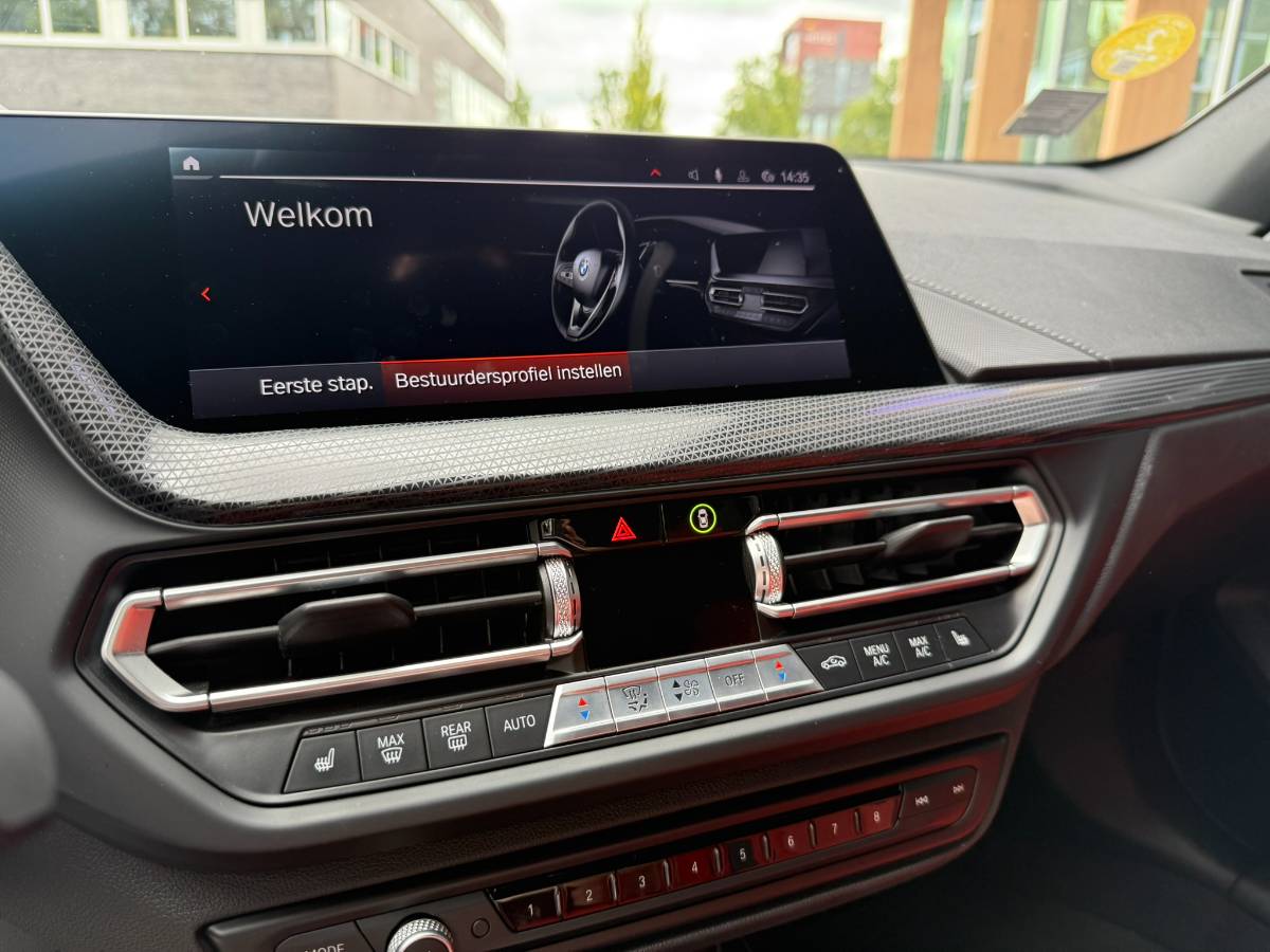 BMW 118i Automaat | M Sport | High Executive | 2021 foto 12