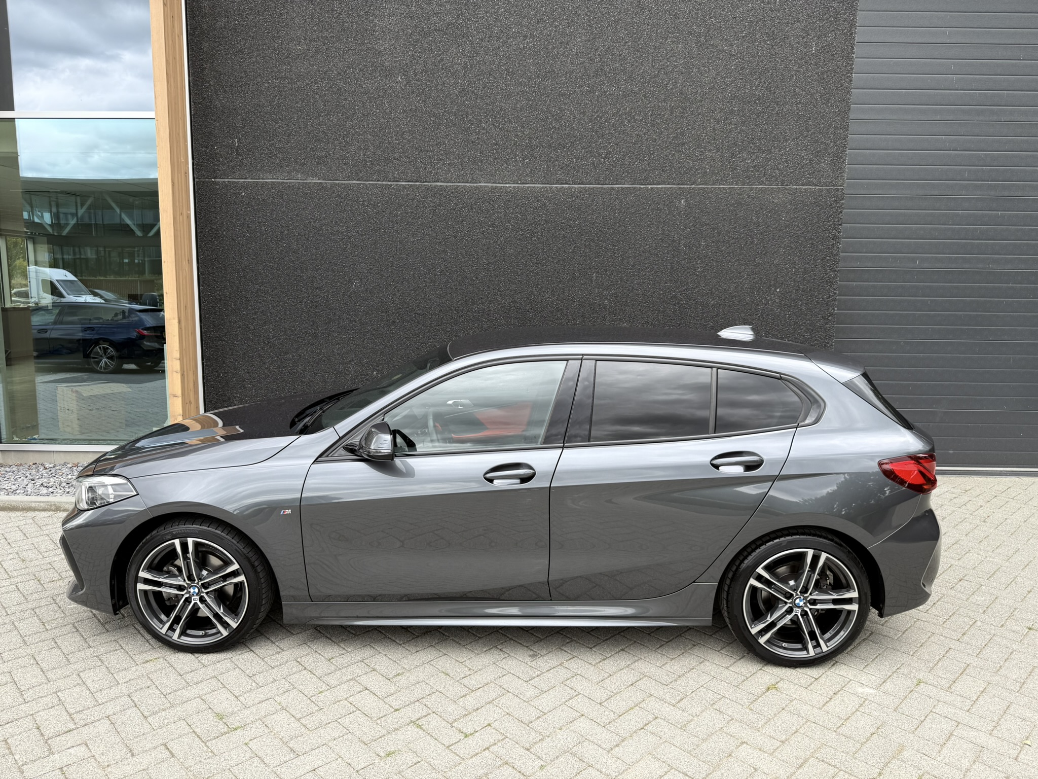 BMW 118i Automaat | M Sport | High Executive | 2021 foto 4